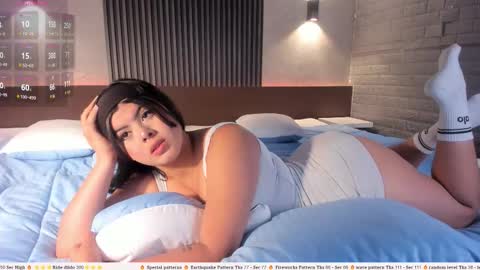 magic_selenaa online show from October 16, 2025, 4:46 am