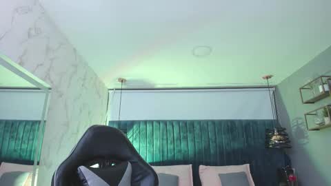 S  online show from October 14, 2025, 7:47 pm