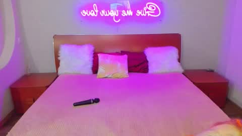 Lili and Bella online show from February 8, 2026, 6:11 pm