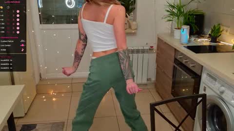 MagicLove online show from November 30, 2025, 3:49 pm