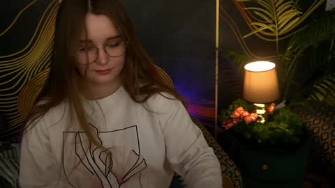 Snapshot of magicpeachhs chatting on December 19, 2024, 3:08 pm Emily online show from December 19, 2024, 3:08 pm