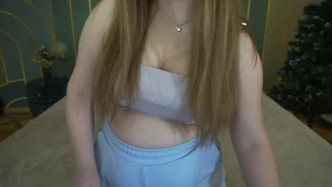 Snapshot of magicpeachhs chatting on January 3, 2025, 2:08 pm Emily online show from January 3, 2025, 2:08 pm