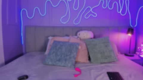 Mai online show from November 6, 2025, 7:48 pm