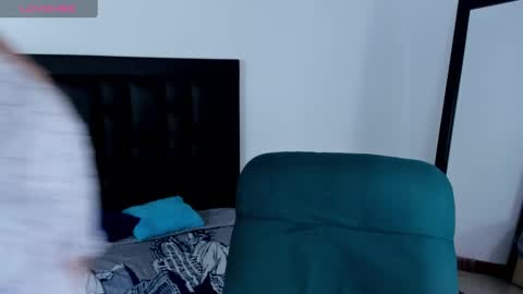 Snapshot of maia_davies chatting on December 10, 2024, 3:22 pm Maia online show from December 10, 2024, 3:22 pm