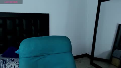 Snapshot of maia_davies chatting on December 11, 2024, 12:55 pm Maia online show from December 11, 2024, 12:55 pm