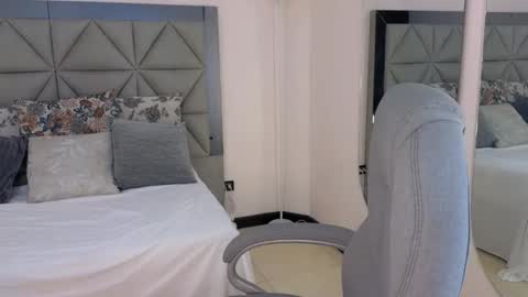 Maiaa Ruiz  online show from November 15, 2025, 2:57 pm