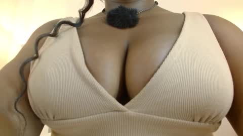 Snapshot of maiacharris_ chatting on November 12, 2025, 9:36 pm Maia Charris online show from November 12, 2025, 9:36 pm