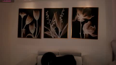  Maia  online show from November 3, 2025, 11:33 am