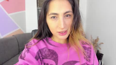 Snapshot of maiaconnor chatting on October 10, 2025, 12:53 am online show from October 10, 2025, 12:53 am