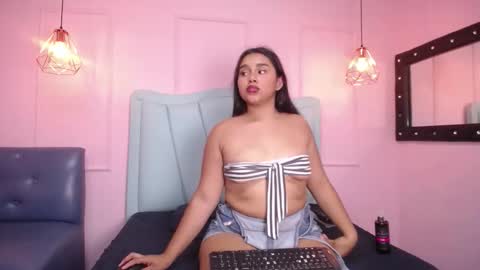 Snapshot of maiacurvy chatting on October 28, 2025, 10:12 pm Maia online show from October 28, 2025, 10:12 pm