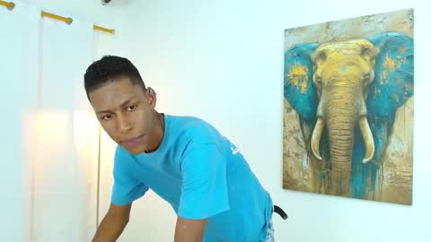 Snapshot of maiki18 chatting on October 8, 2025, 9:23 pm I am Maik online show from October 8, 2025, 9:23 pm