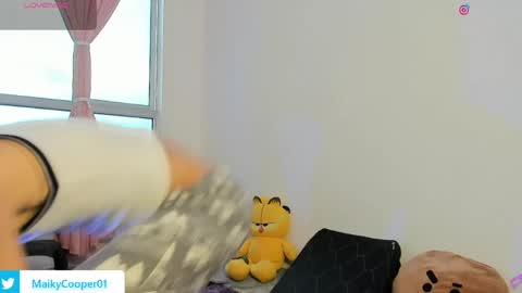 maiky_cooper01 online show from April 15, 2026, 4:58 pm