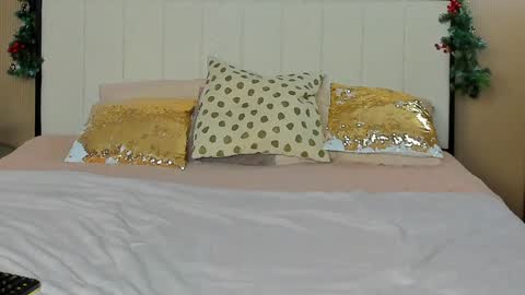 Snapshot of mailymilf chatting on December 18, 2024, 6:35 pm Sofi online show from December 18, 2024, 6:35 pm