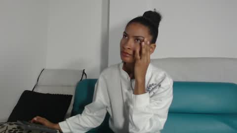 mailyn_gold online show from June 19, 2026, 11:47 am