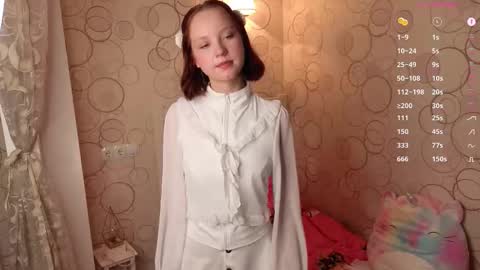 Snapshot of maisiemiller chatting on October 15, 2025, 4:29 pm Maisie online show from October 15, 2025, 4:29 pm