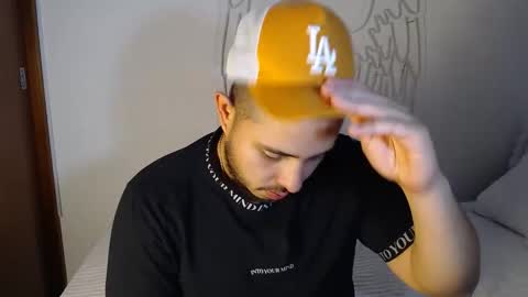 Snapshot of maison_xmed chatting on February 19, 2026, 11:50 am maison_xmed online show from February 19, 2026, 11:50 am