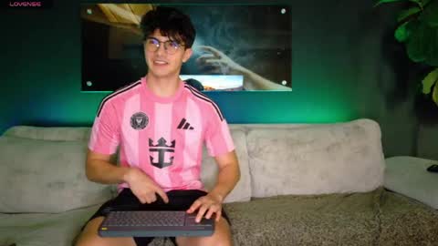 Bastian Arslan online show from May 23, 2026, 8:24 pm