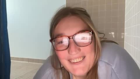 maisystellaxx online show from June 15, 2026, 10:01 pm