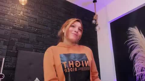 maite_smith69 online show from November 6, 2025, 1:45 pm