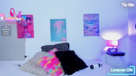 mai  online show from October 4, 2025, 7:01 pm