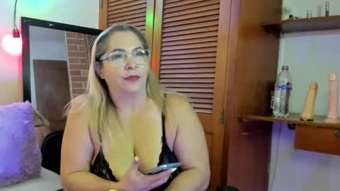 maja_hills online show from November 12, 2025, 3:07 am