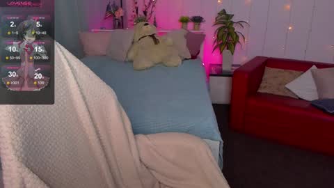 Snapshot of makima_lee chatting on December 8, 2024, 1:25 pm Makima online show from December 8, 2024, 1:25 pm