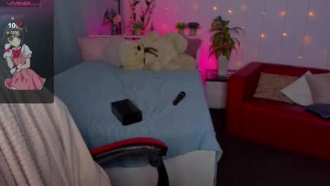 Snapshot of makima_lee chatting on December 8, 2024, 7:32 pm Makima online show from December 8, 2024, 7:32 pm