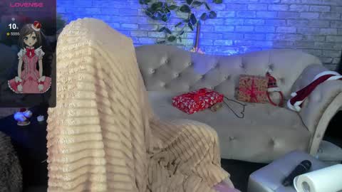 Snapshot of makima_lee chatting on December 22, 2024, 4:17 pm Makima online show from December 22, 2024, 4:17 pm