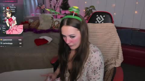 Snapshot of makima_lee chatting on December 25, 2024, 7:45 pm Makima online show from December 25, 2024, 7:45 pm