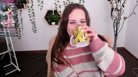 Snapshot of makima_lee chatting on January 19, 2025, 8:39 am Makima online show from January 19, 2025, 8:39 am