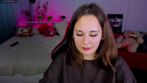 Snapshot of makima_lee chatting on February 20, 2025, 7:30 pm Makima online show from February 20, 2025, 7:30 pm