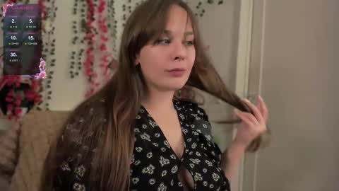 Snapshot of makima_lee chatting on October 16, 2025, 8:32 pm Makima online show from October 16, 2025, 8:32 pm