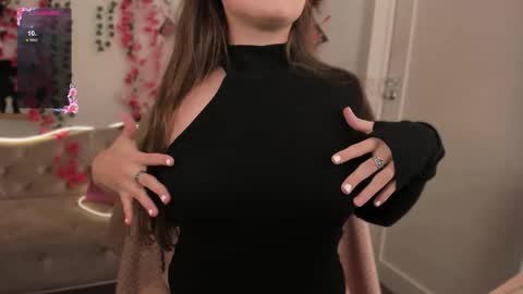 Snapshot of makima_lee chatting on October 23, 2025, 6:23 am Makima online show from October 23, 2025, 6:23 am