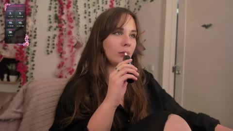 Snapshot of makima_lee chatting on October 31, 2025, 5:41 am Makima online show from October 31, 2025, 5:41 am