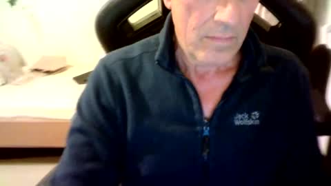 Snapshot of makis8989 chatting on January 18, 2025, 5:04 pm makis8989 online show from January 18, 2025, 5:04 pm