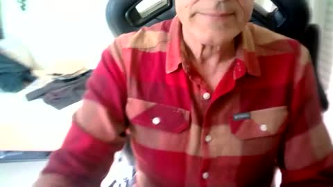 Snapshot of makis8989 chatting on January 24, 2025, 10:43 am makis8989 online show from January 24, 2025, 10:43 am