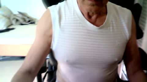 Snapshot of makis8989 chatting on February 18, 2025, 10:16 am makis8989 online show from February 18, 2025, 10:16 am