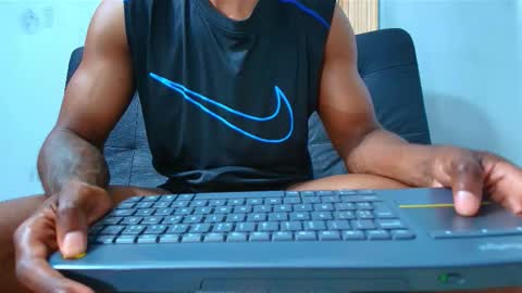 Snapshot of malcompierce chatting on November 3, 2025, 11:04 pm Malcom online show from November 3, 2025, 11:04 pm