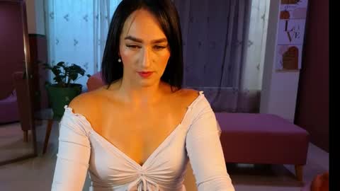 Snapshot of malen_fitnessmilf chatting on November 6, 2025, 12:17 pm malen_fitnessmilf online show from November 6, 2025, 12:17 pm