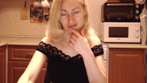 Snapshot of malenamila chatting on November 15, 2025, 9:21 pm Malena online show from November 15, 2025, 9:21 pm