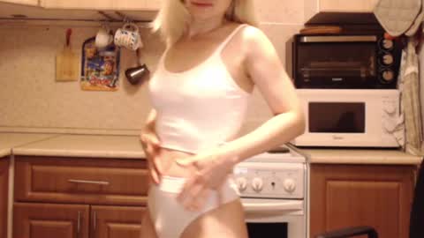 Snapshot of malenamila chatting on November 22, 2025, 9:25 pm Malena online show from November 22, 2025, 9:25 pm