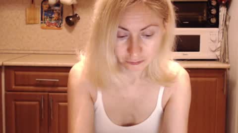 Snapshot of malenamila chatting on December 13, 2025, 9:20 pm Malena online show from December 13, 2025, 9:20 pm