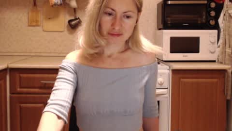 Snapshot of malenamila chatting on February 14, 2026, 9:11 pm Malena online show from February 14, 2026, 9:11 pm