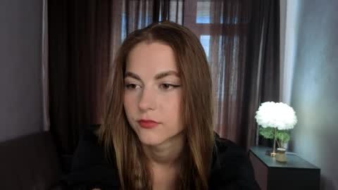 Snapshot of mallieangelini chatting on June 2, 2026, 4:25 am Mia online show from June 2, 2026, 4:25 am