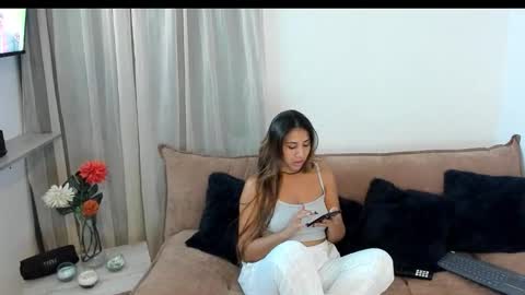 Snapshot of mallory_04 chatting on October 9, 2025, 11:36 pm Mallory online show from October 9, 2025, 11:36 pm