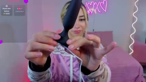 Malory  online show from September 30, 2025, 7:19 pm