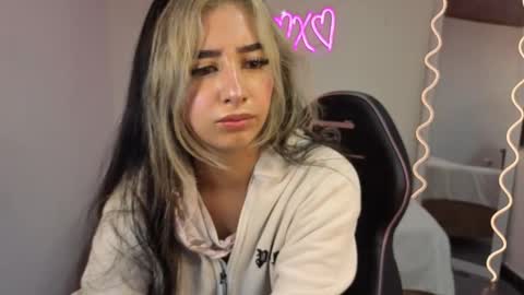 Malory  online show from November 14, 2025, 11:31 am