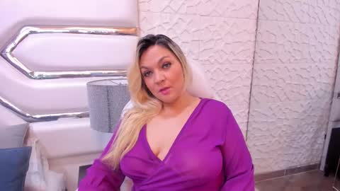 Snapshot of malorysweet chatting on October 28, 2025, 1:03 pm MalorySweet online show from October 28, 2025, 1:03 pm