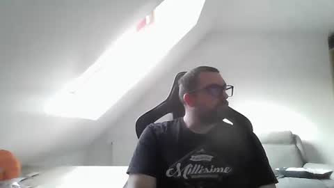 Snapshot of malou2927 chatting on December 31, 2024, 2:14 pm breton online show from December 31, 2024, 2:14 pm