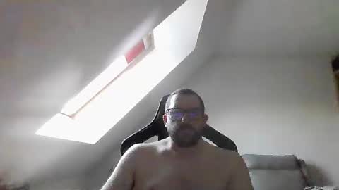 breton online show from December 3, 2025, 9:18 am